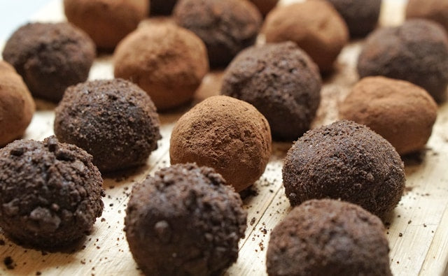 What Are Chocolate Truffles Made Of? – Kron Chocolatier