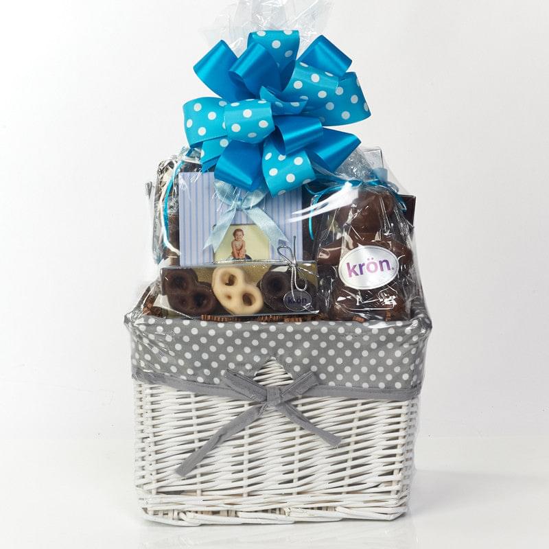 240+ Chocolate Gift Basket Stock Photos, Pictures & Royalty-Free Images -  iStock | Wine and chocolate gift basket